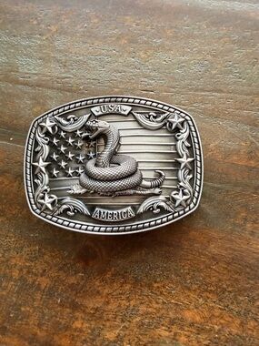 USA America Coiled Don't Tread On Me Snake Metal Belt Buckle - Silver Tone New